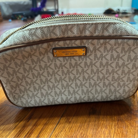 Michael Kors Crossbody Bag Vanilla - Picture 8 of 9